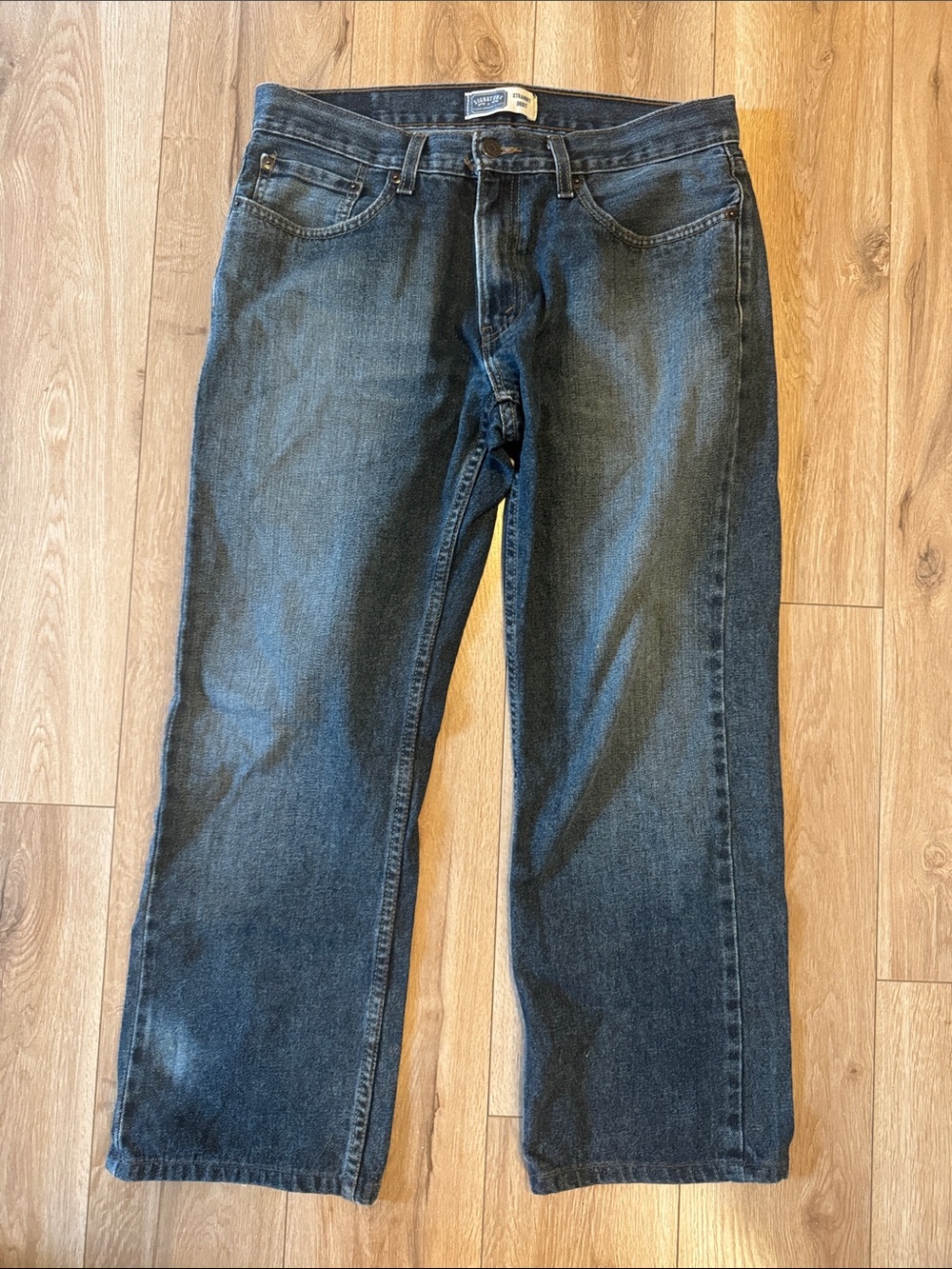Levi’s Relaxed Fit Straigh Leg Men's Jeans in Dark Blue Wash, waist 32 length 27